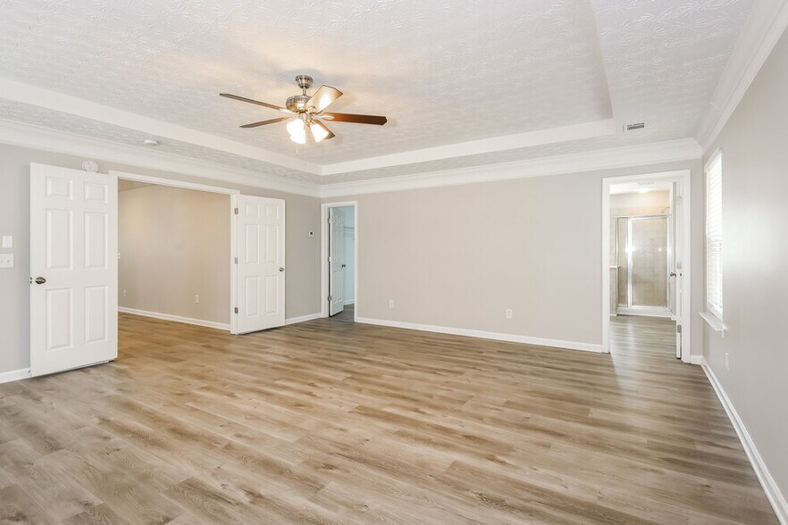 Building Photo - 2110 Valley Creek Dr
