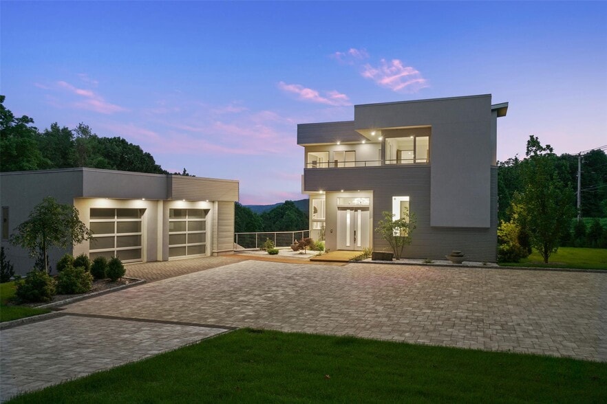 Building Photo - 68 Root Ave