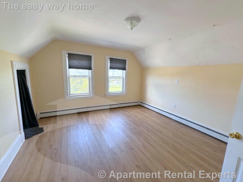 Building Photo - 145 College Ave