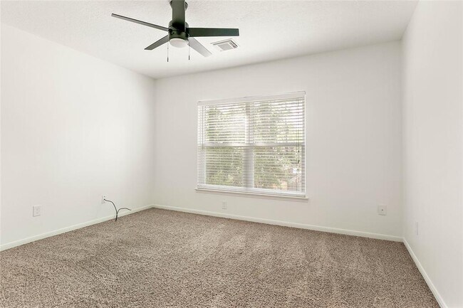 Building Photo - 304 E Golden Arrow Cir