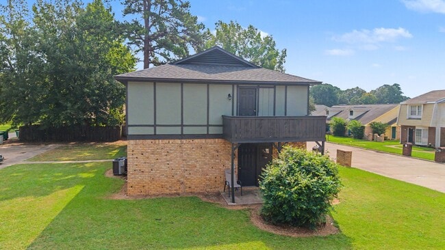 Building Photo - 322-328 Brookwood