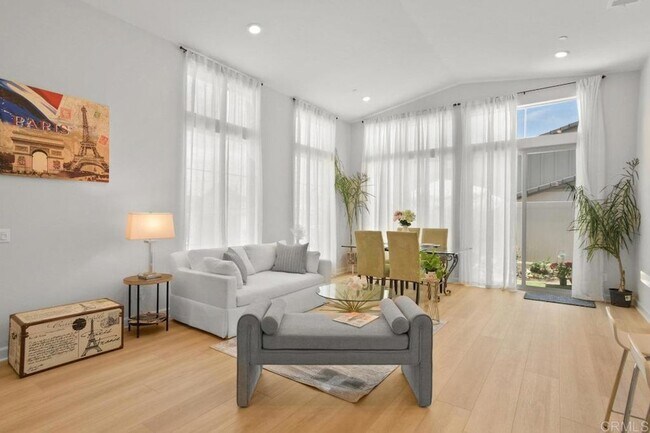 Building Photo - 12639 Elizabeth Wy