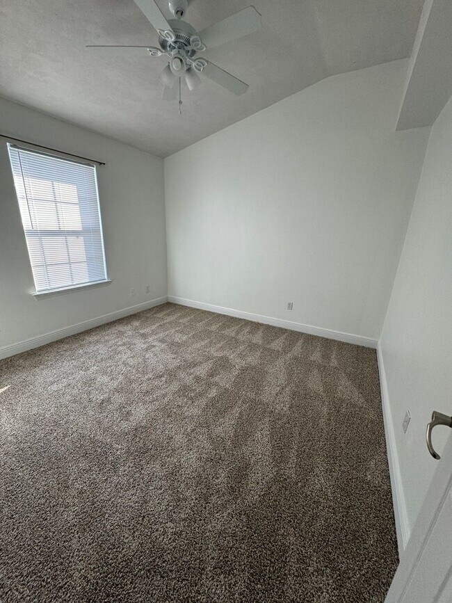 Building Photo - Home For Rent In The Groves Of Summerbrooke