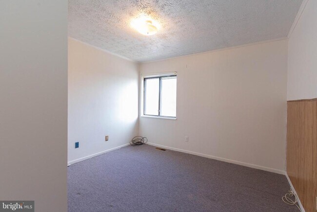 Building Photo - 48 Turf Ln