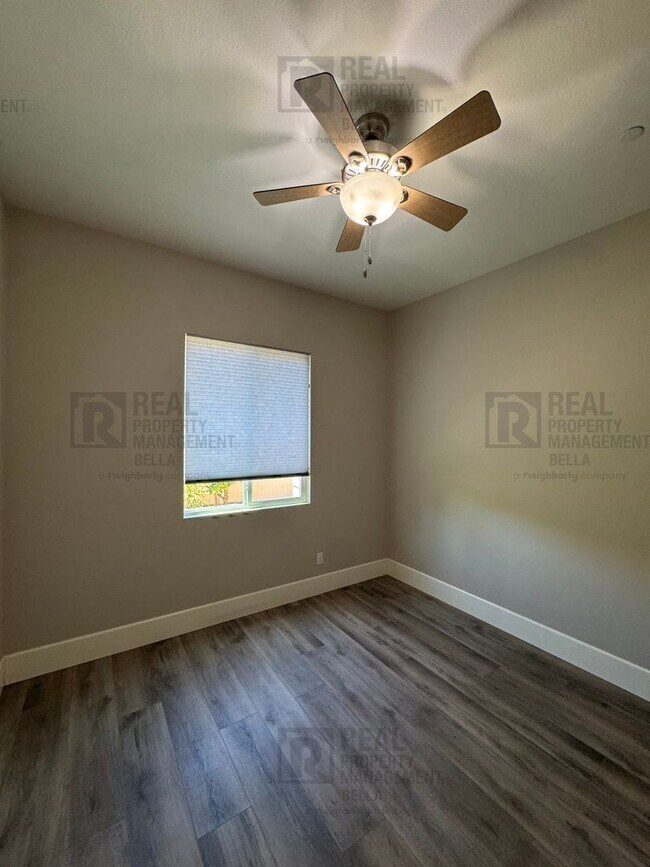 Building Photo - Beautiful Winchester Home with Open Floor Plan, Office & Solar
