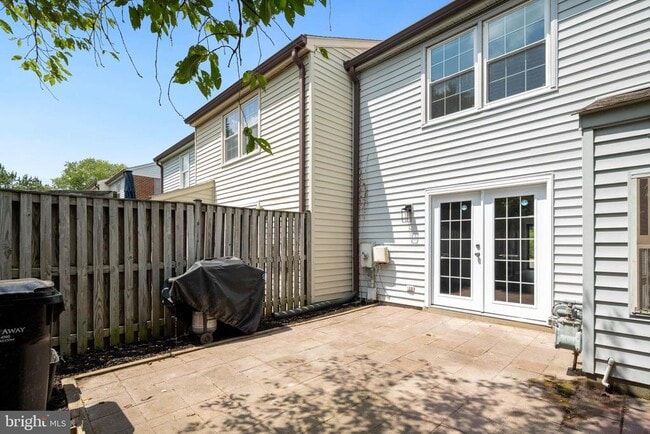 Building Photo - 5605 Independence Cir