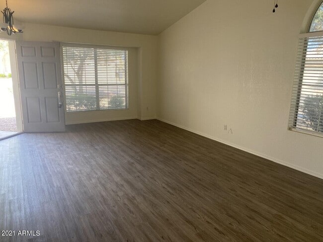 Building Photo - 525 W Candlewood Ln