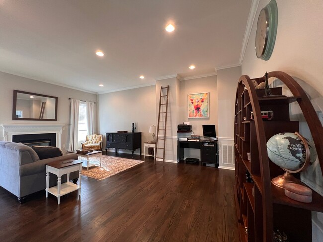 Building Photo - Heart's Desire End Unit Townhome 2700+ SqF...