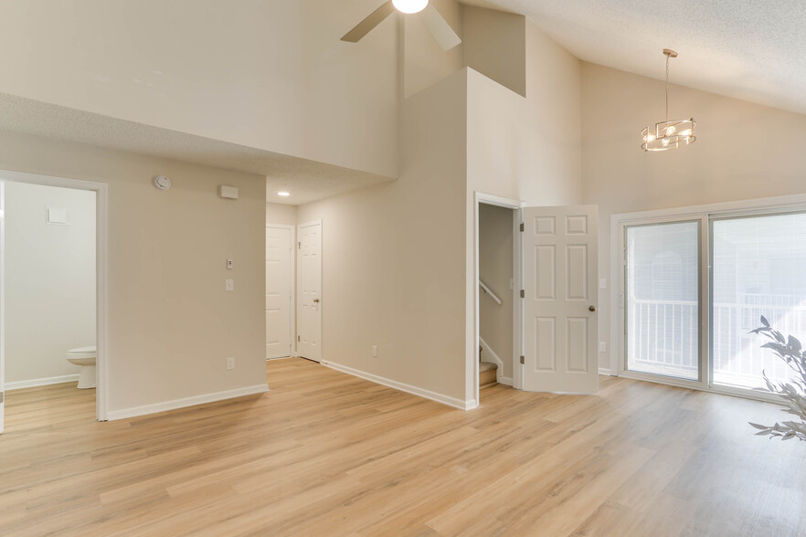 One Coat + One Storage Clset - 1553 Penrose Arch