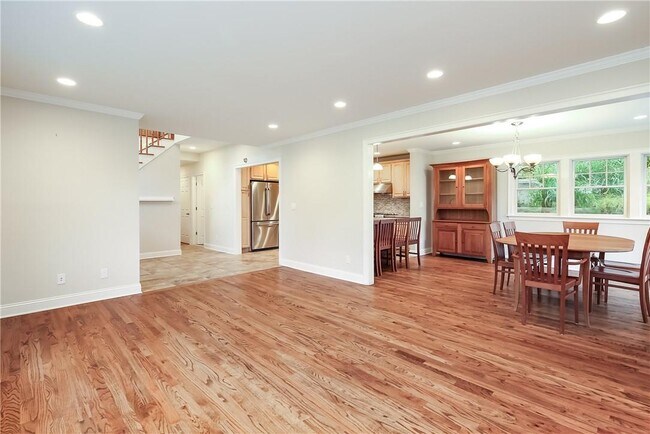 Building Photo - 81 Edgemont Rd