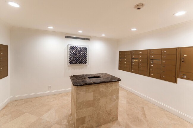 Building Photo - 250 Bradley Pl