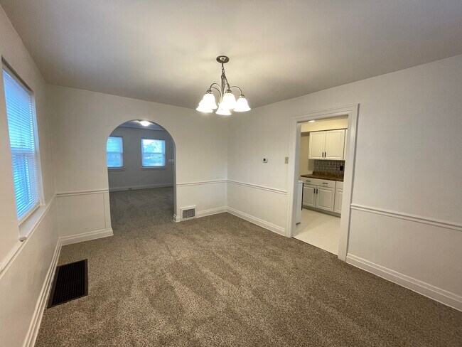 Dining Room - 703 Kahkwa Blvd