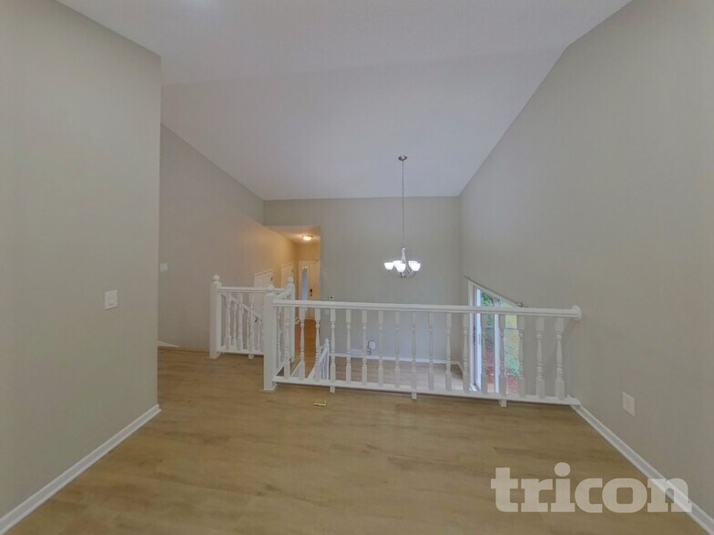 Building Photo - 4448 Hamilton Dr