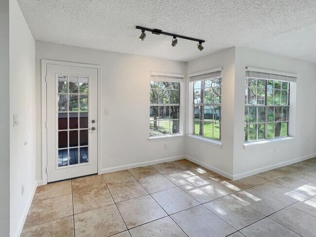 Building Photo - 1011 Crystal Way