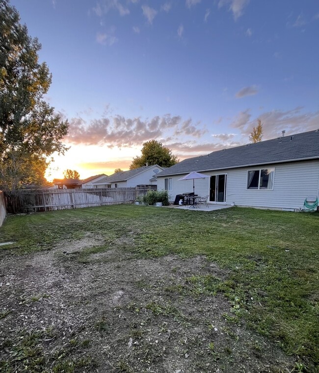 Building Photo - 10495 W Hazelwood Dr