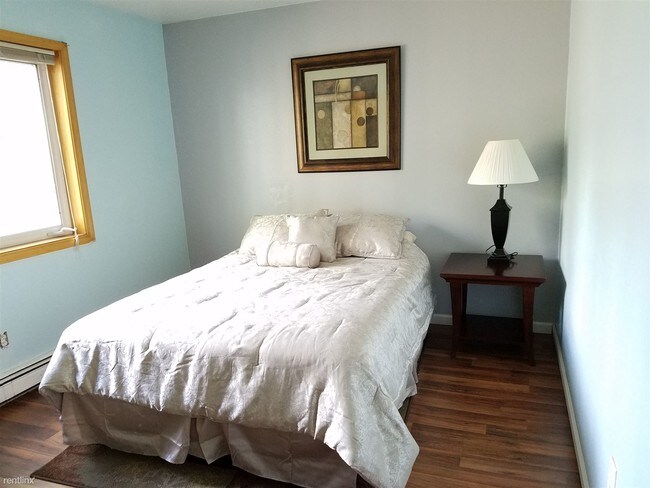 Building Photo - 2 br, 1 bath 4plex - 4834 Da Niece St Apar...