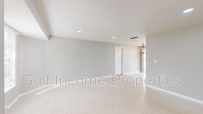 Building Photo - 621 21st St W