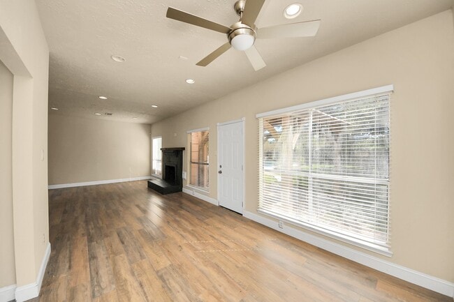 Building Photo - 20303 White Poplar Dr