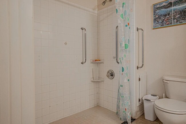 Building Photo - Unfurnished Two bedroom, Two bath Ground Floor Townhouse | Available June