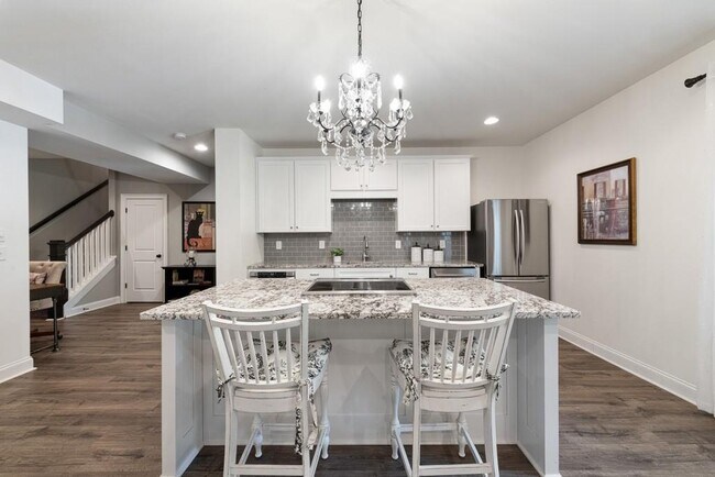Building Photo - 4020 Manor Oak Cir
