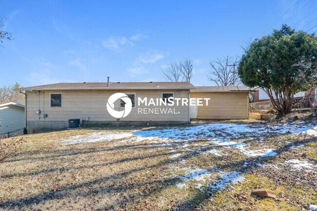 Building Photo - 3 Bedroom Pet-Friendly Home in Florissant, MO with Main Street Renewal