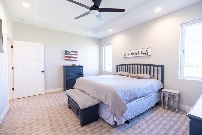 Building Photo - 2428 Sunshine Dr