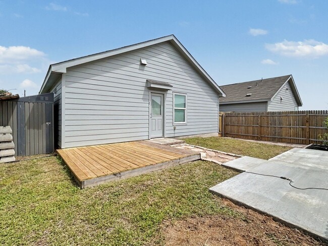 Building Photo - Charming Single-Story Converse Home