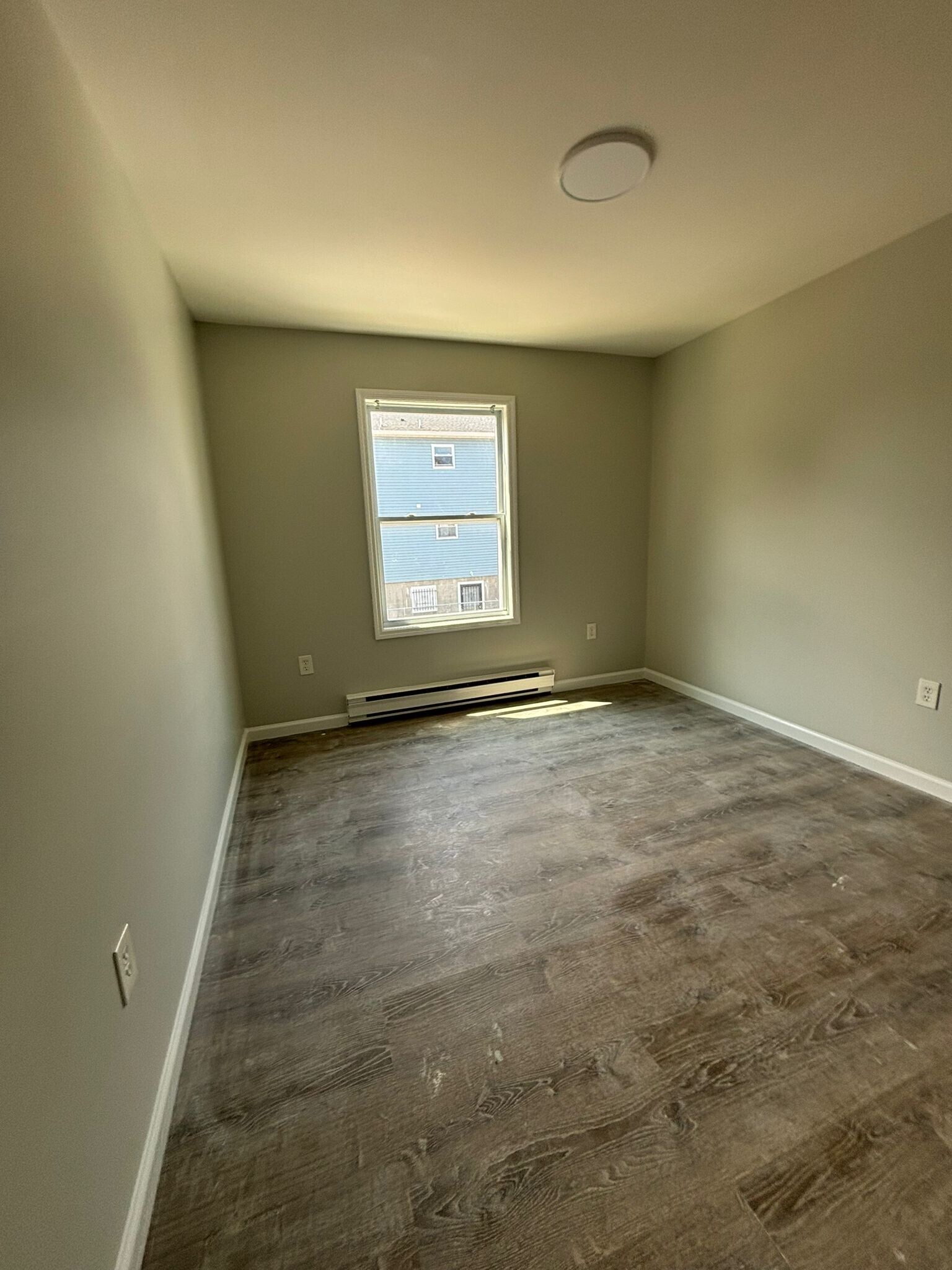 394 S 6th St 3L - 387 S 6th St