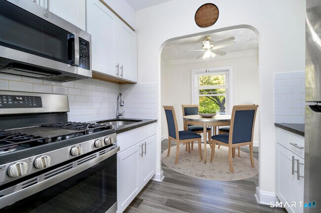 Building Photo - 8 Washington Ct