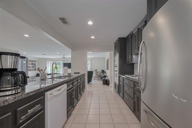 Building Photo - 24 Champions Colony E