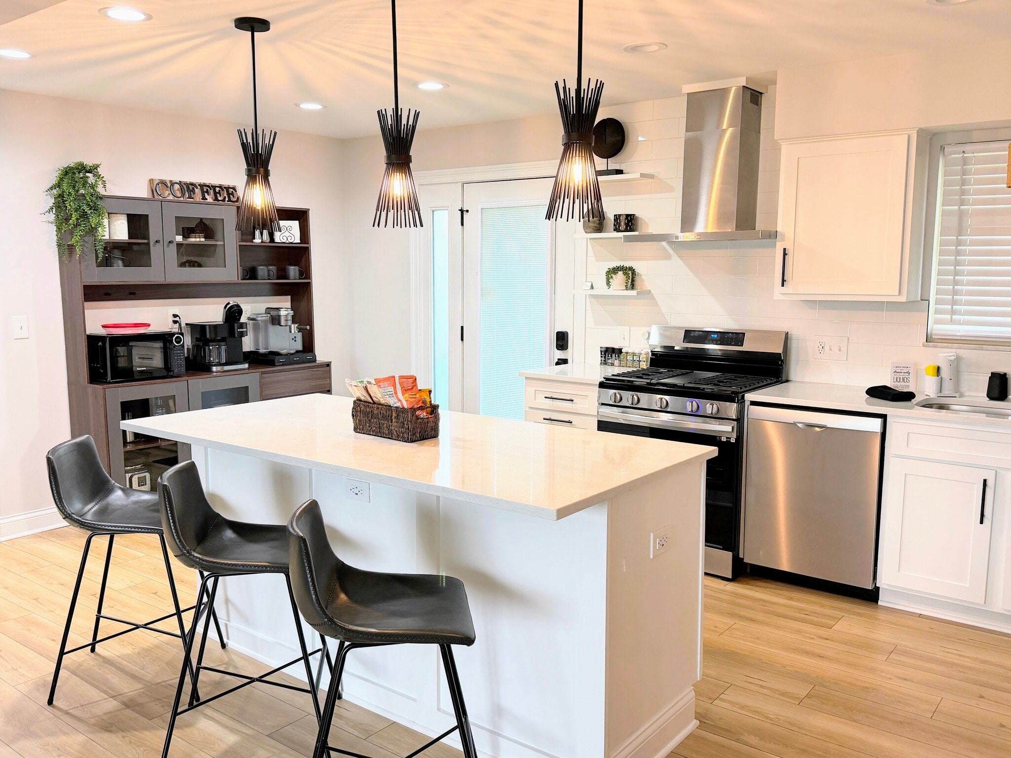 Beautiful gourmet kitchen - 7621 Central College Rd