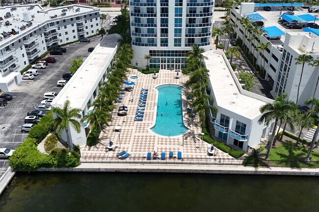 Building Photo - 1945 S Ocean Dr