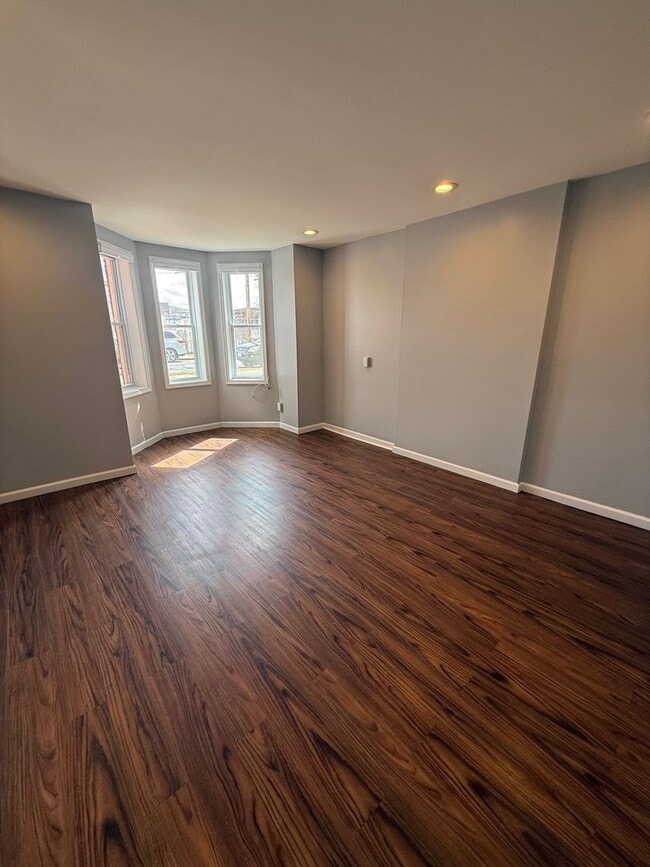 Building Photo - 33 Johnston St