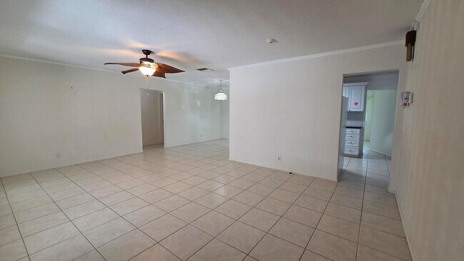 Building Photo - 7002 NW 71st Ave