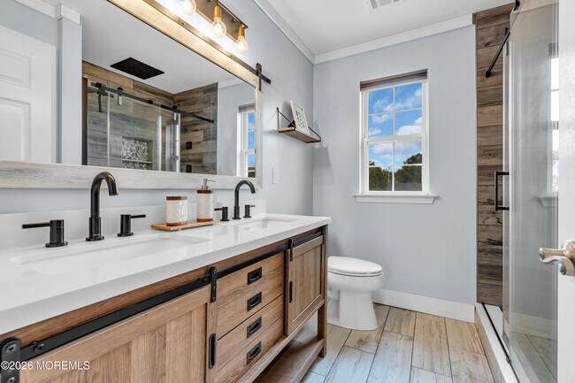 Building Photo - 356 Leeward Rd