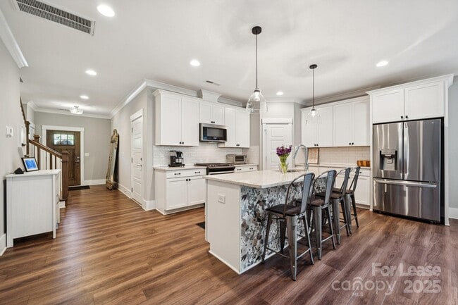 Building Photo - 2507 Marlowe Ave