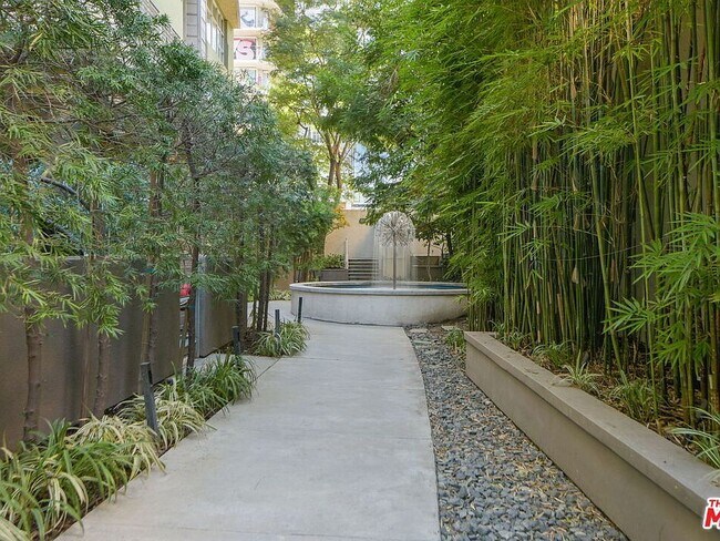 Building Photo - 1130 Flower St