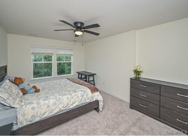 Building Photo - 8013 Rutland Village Dr