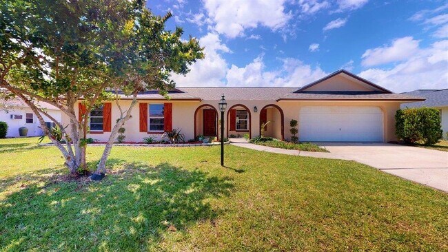 Building Photo - 10 Coral Reef Ct S