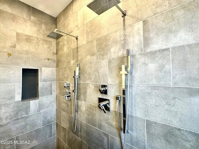 Building Photo - 13743 N High Mountain View Pl