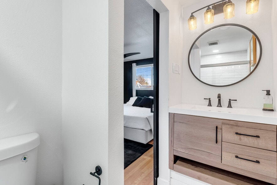 Primary Bedroom Bathroom - 4720 Federal Blvd