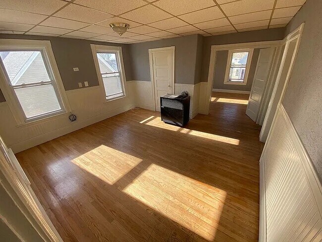 Building Photo - 413 Merrimack St