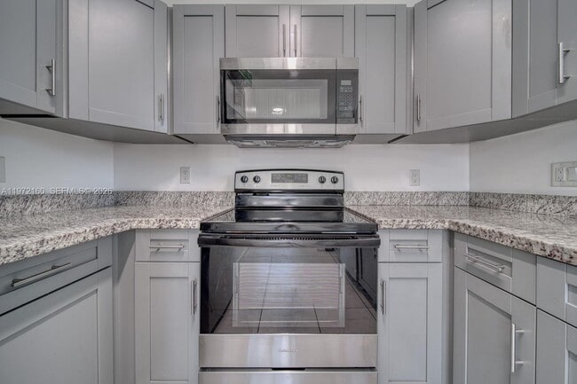 Building Photo - 14710 NE 7th Ct