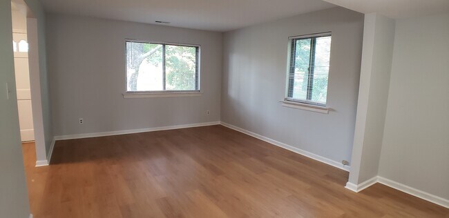Building Photo - 97 Woodlake Dr
