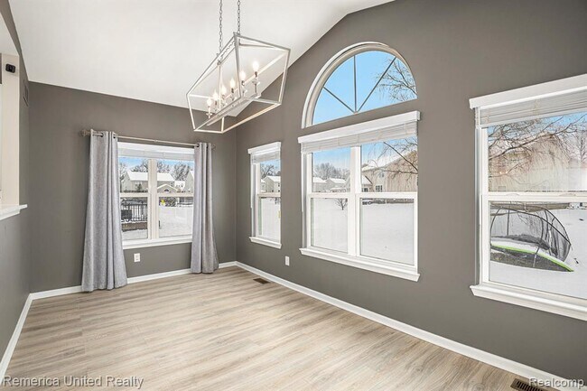 Building Photo - 59696 Twin Pines Dr