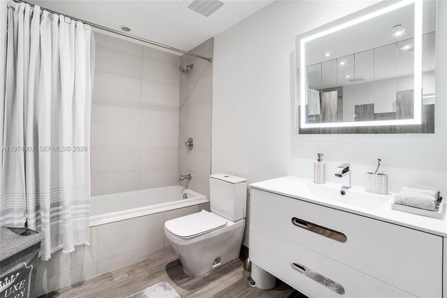 Building Photo - 2900 NE 7th Ave