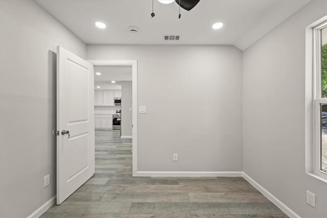 Building Photo - 917 N Wood St