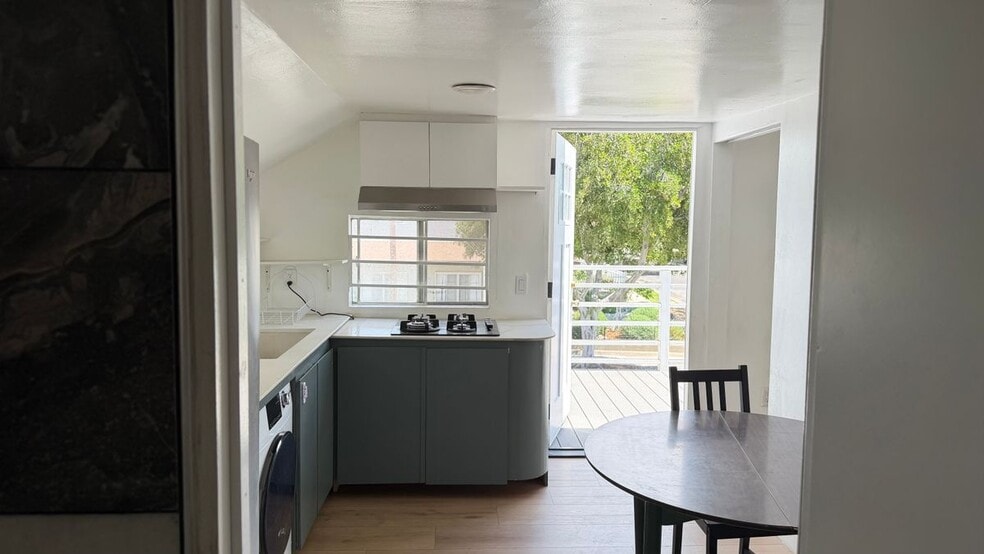 Building Photo - 301 W 1st St