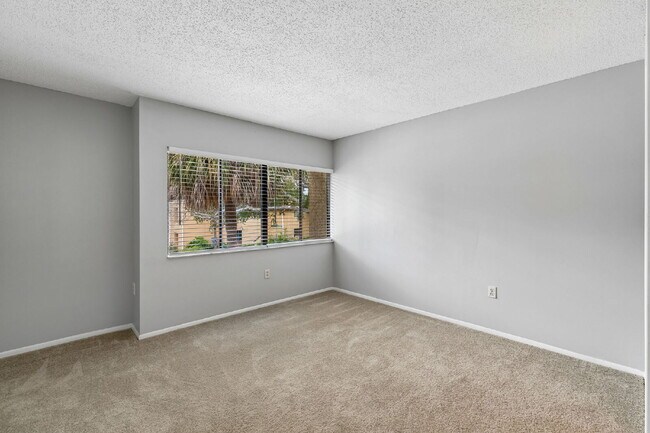 Building Photo - Fully Renovated 2-Bedroom Condo—Just 1 Mile from Universal!