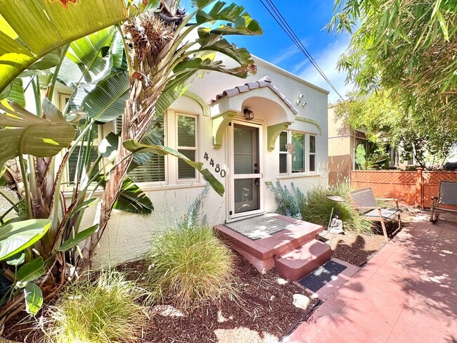 Building Photo - Cute North Park Bungalow! 2bd/1ba, 1 car garage, AC, W/D in-unit, fenced yard!